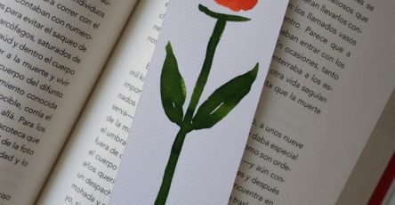 zakładka do ksiażki z namalowanym kwiatem